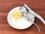 5 IN 1 Stainless Steel Heavy Duty Home Kitchen Garlic Press Crusher - Image 9